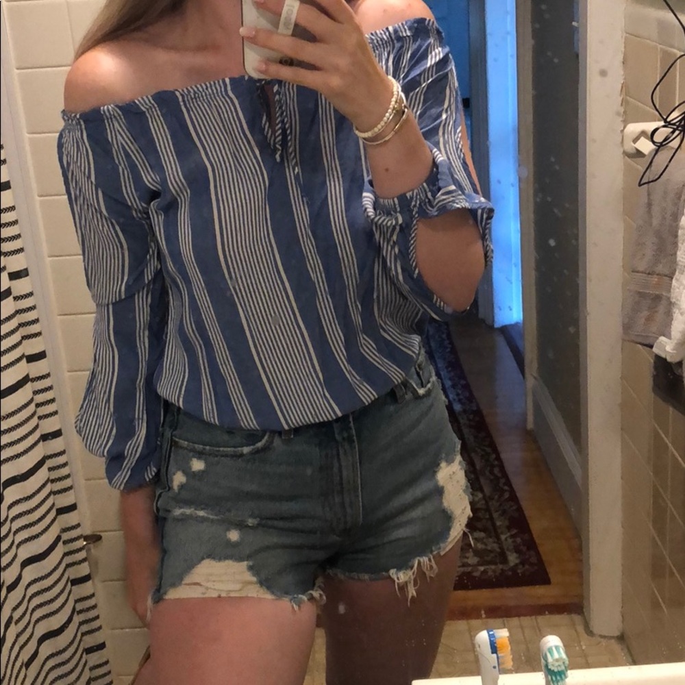 🛍 Off the shoulder blue and white striped top